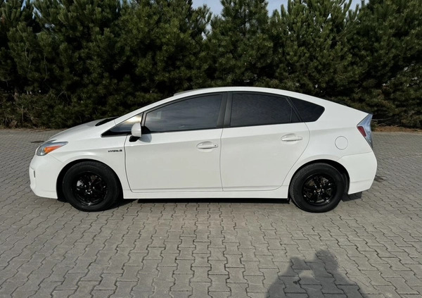 Toyota Prius cena 49999 przebieg: 147000, rok produkcji 2015 z Raszków małe 529